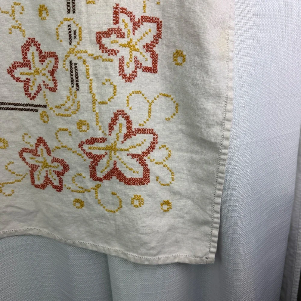 Vintage Hand Embroidered Linen Tablecloth Square Cross Stitch Floral 31.5 x 30.5